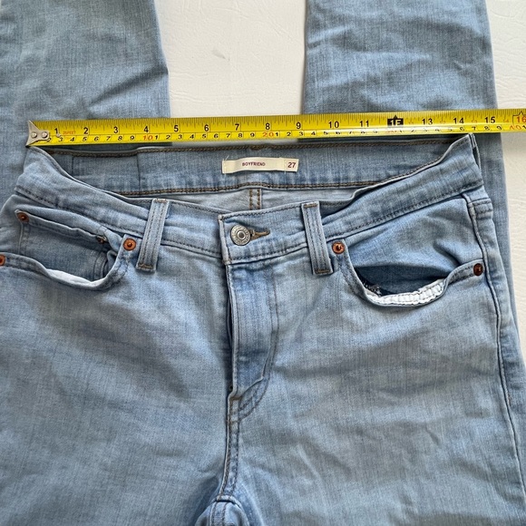 Levi's Boyfriend Straight Leg Jeans in Light Blue Wash. Size 27 - Picture 4 of 10
